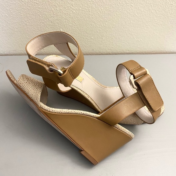 Louise at Cie Tan and Gold Wedge Sandals genuine leather, very comfort. S . 7.5M - Picture 2 of 8